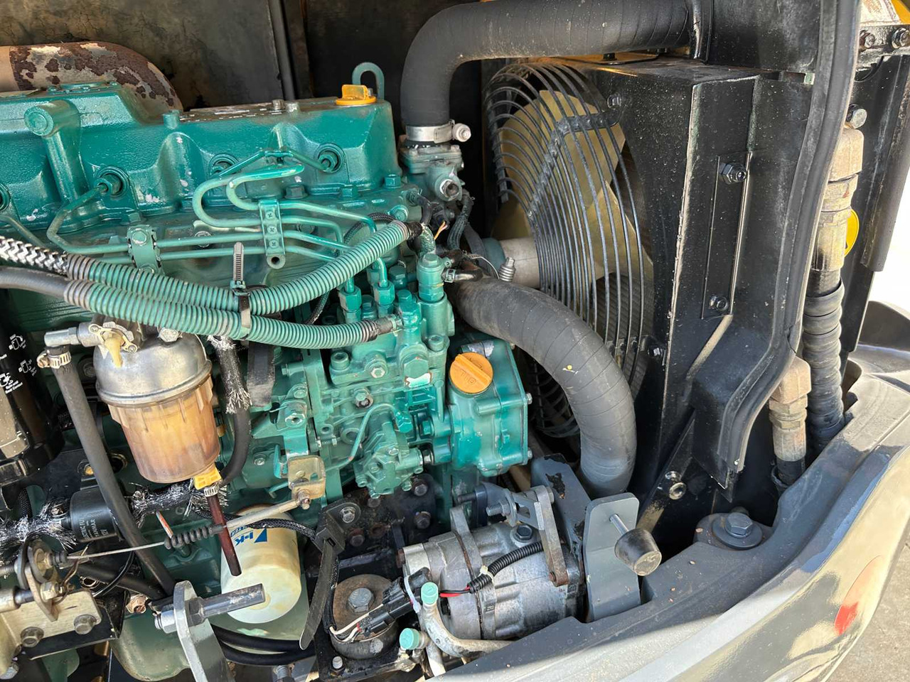 Ekskavator perayap Volvo EC60C: gambar 22