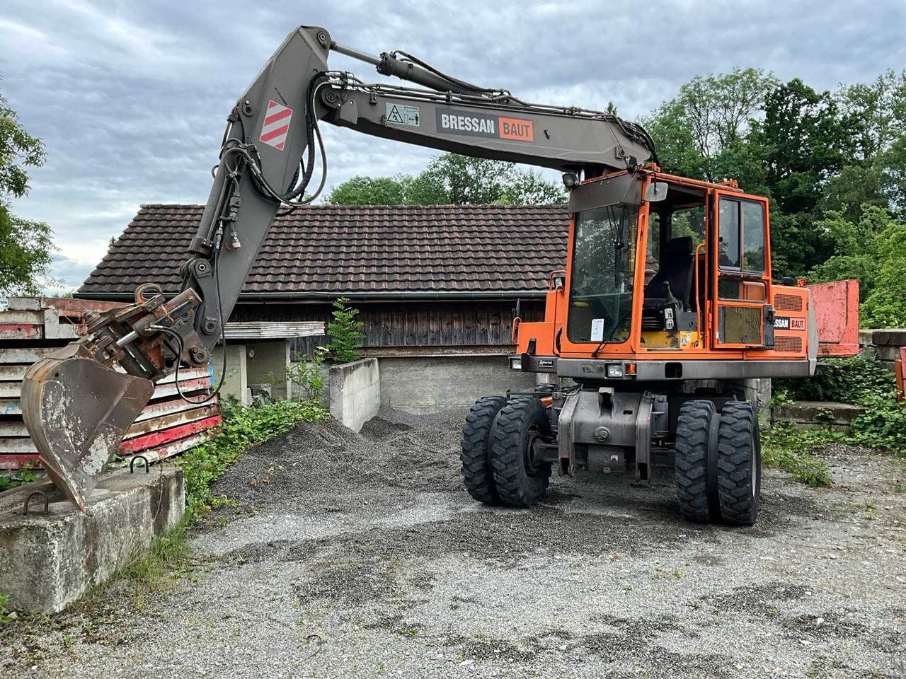 Volvo EW 150 C - Ekskavator roda: gambar 1 Volvo EW 150 C - Ekskavator roda: gambar 1