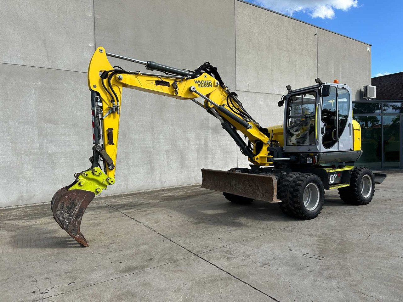 WACKER NEUSON - 2019 - EW100 - WHEELED EXCAVATOR - Ekskavator roda: gambar 1 WACKER NEUSON - 2019 - EW100 - WHEELED EXCAVATOR - Ekskavator roda: gambar 1