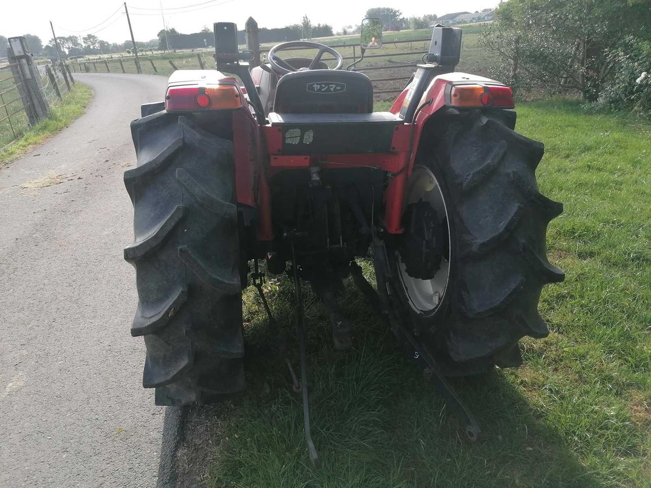 Yanmar AF-33 - Traktor kompak: gambar 4 Yanmar AF-33 - Traktor kompak: gambar 4