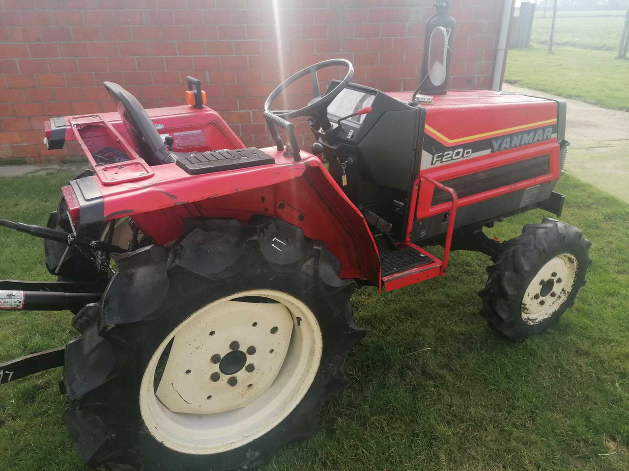 Yanmar F20D - Traktor kompak: gambar 2 Yanmar F20D - Traktor kompak: gambar 2