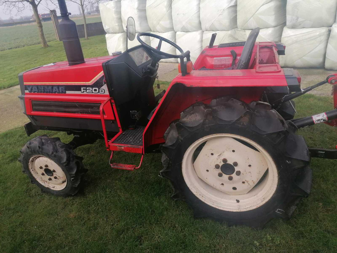 Yanmar F20D - Traktor kompak: gambar 1 Yanmar F20D - Traktor kompak: gambar 1