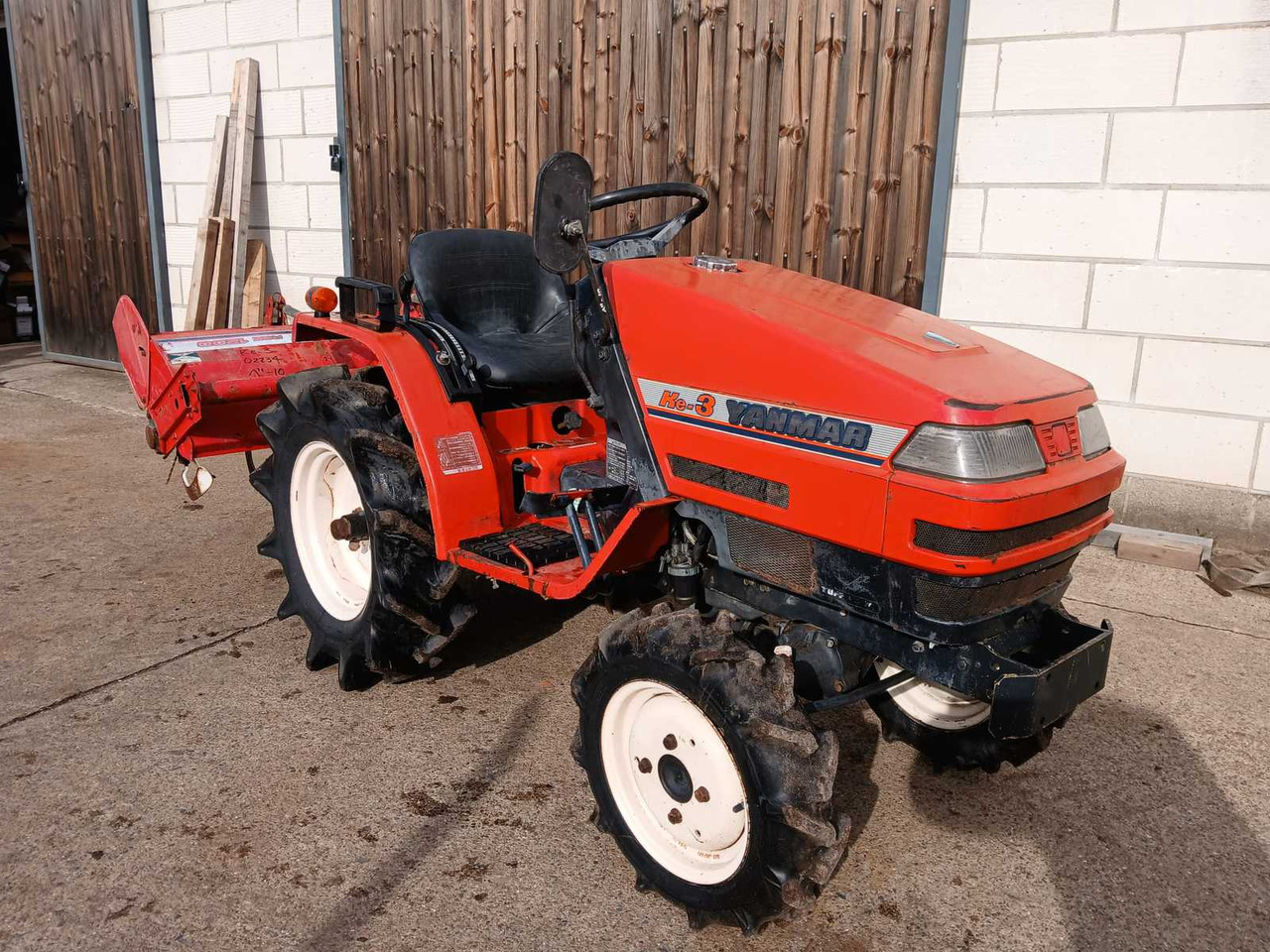 Yanmar Ke-3 - Traktor kompak: gambar 4 Yanmar Ke-3 - Traktor kompak: gambar 4