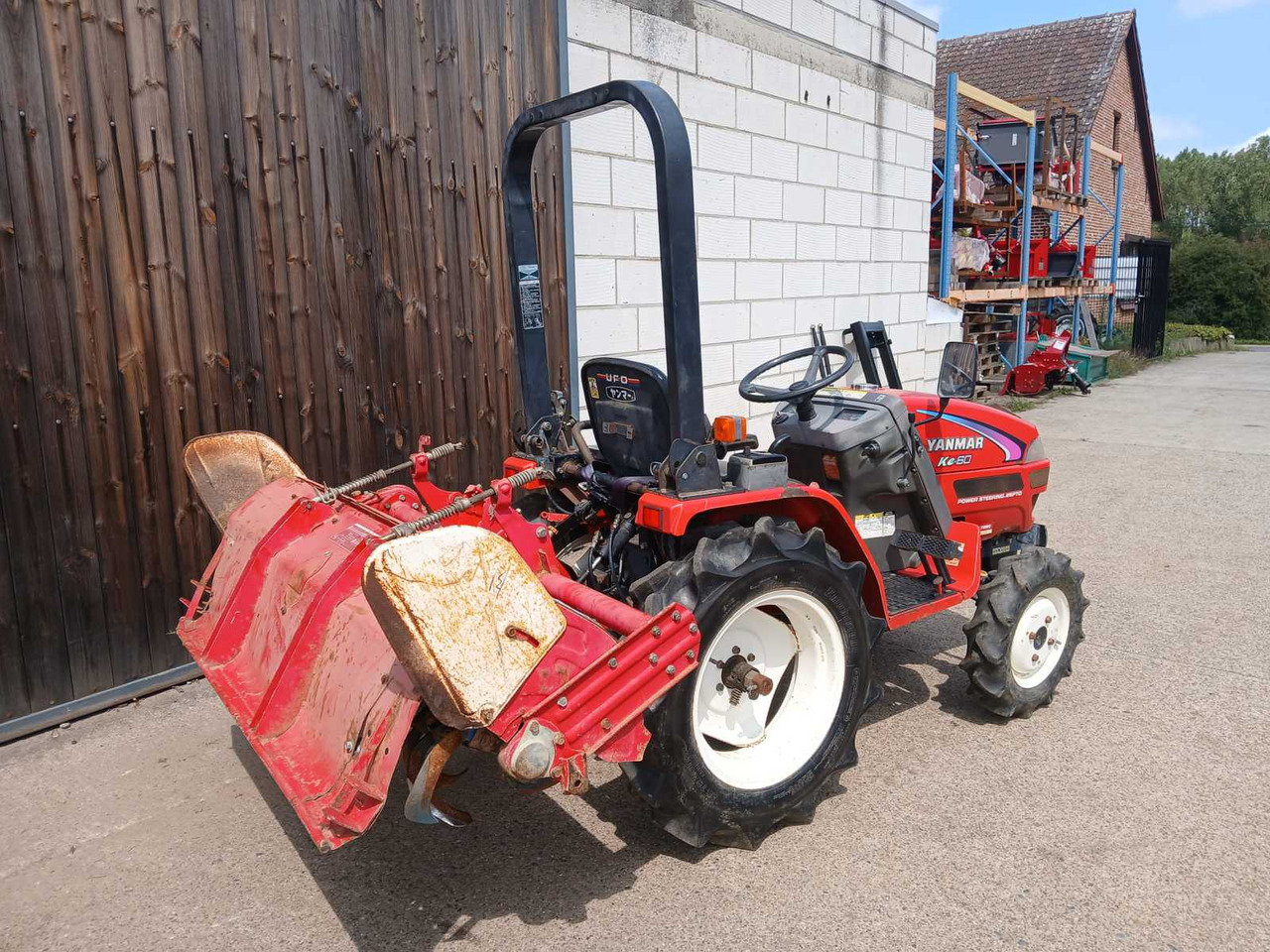 Yanmar Ke-60 - Traktor kompak: gambar 4 Yanmar Ke-60 - Traktor kompak: gambar 4