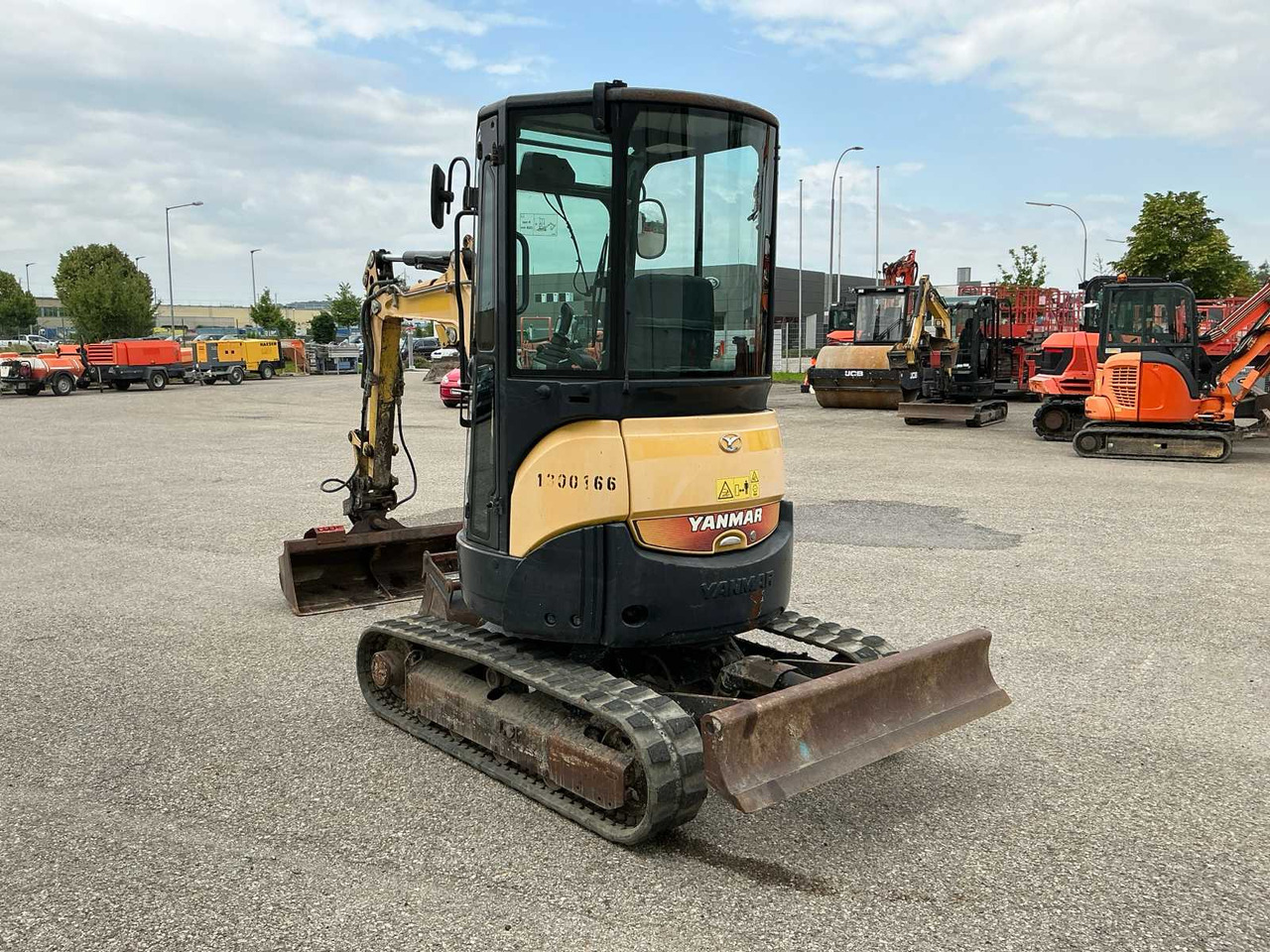 Yanmar VIO25-4 - Ekskavator perayap: gambar 3 Yanmar VIO25-4 - Ekskavator perayap: gambar 3