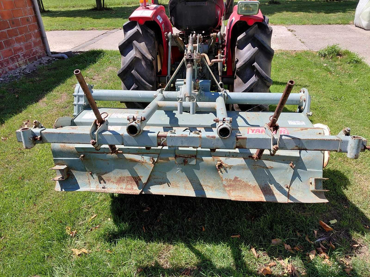 Yanmar YM2210 - Traktor kompak: gambar 5 Yanmar YM2210 - Traktor kompak: gambar 5