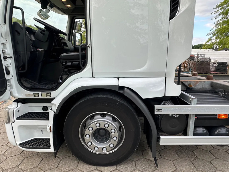 Renault D280 - Truk dengan terpal samping: gambar 5 Renault D280 - Truk dengan terpal samping: gambar 5