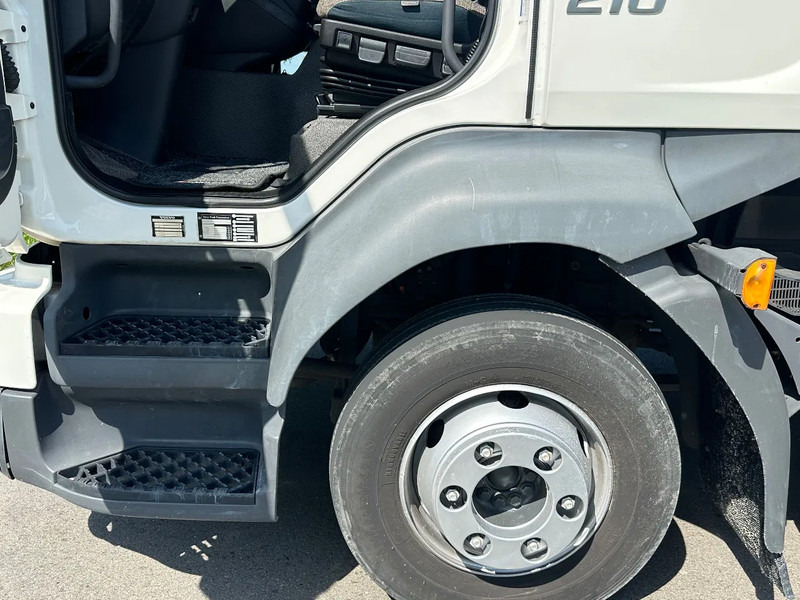 Volvo FL 210.12 EURO6 - Truk box: gambar 5 Volvo FL 210.12 EURO6 - Truk box: gambar 5