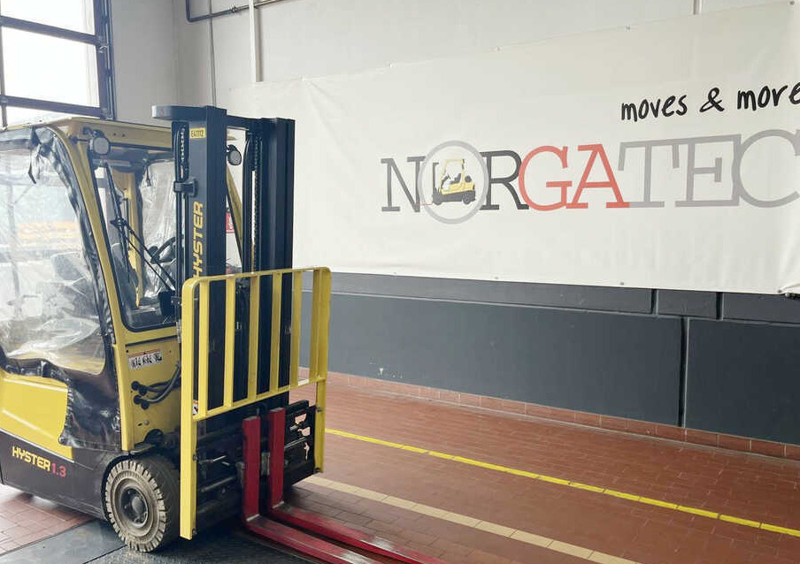 Hyster A.1.3XNT - Forklift listrik: gambar 2 Hyster A.1.3XNT - Forklift listrik: gambar 2