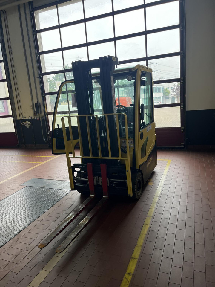 Hyster J1.6XNT MWB - Forklift listrik: gambar 4 Hyster J1.6XNT MWB - Forklift listrik: gambar 4