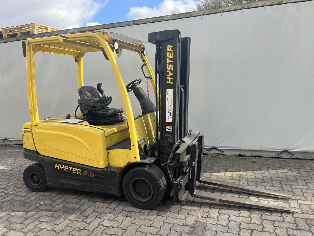 Hyster J2.5XN - Forklift listrik: gambar 5 Hyster J2.5XN - Forklift listrik: gambar 5