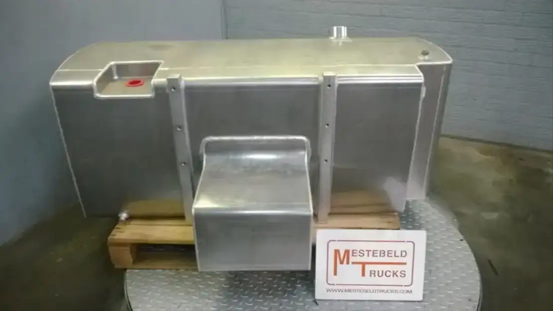 Diversen DIV. Brandstoftank 705 liter - Sistem bahan bakar untuk Van pengiriman: gambar 1 Diversen DIV. Brandstoftank 705 liter - Sistem bahan bakar untuk Van pengiriman: gambar 1
