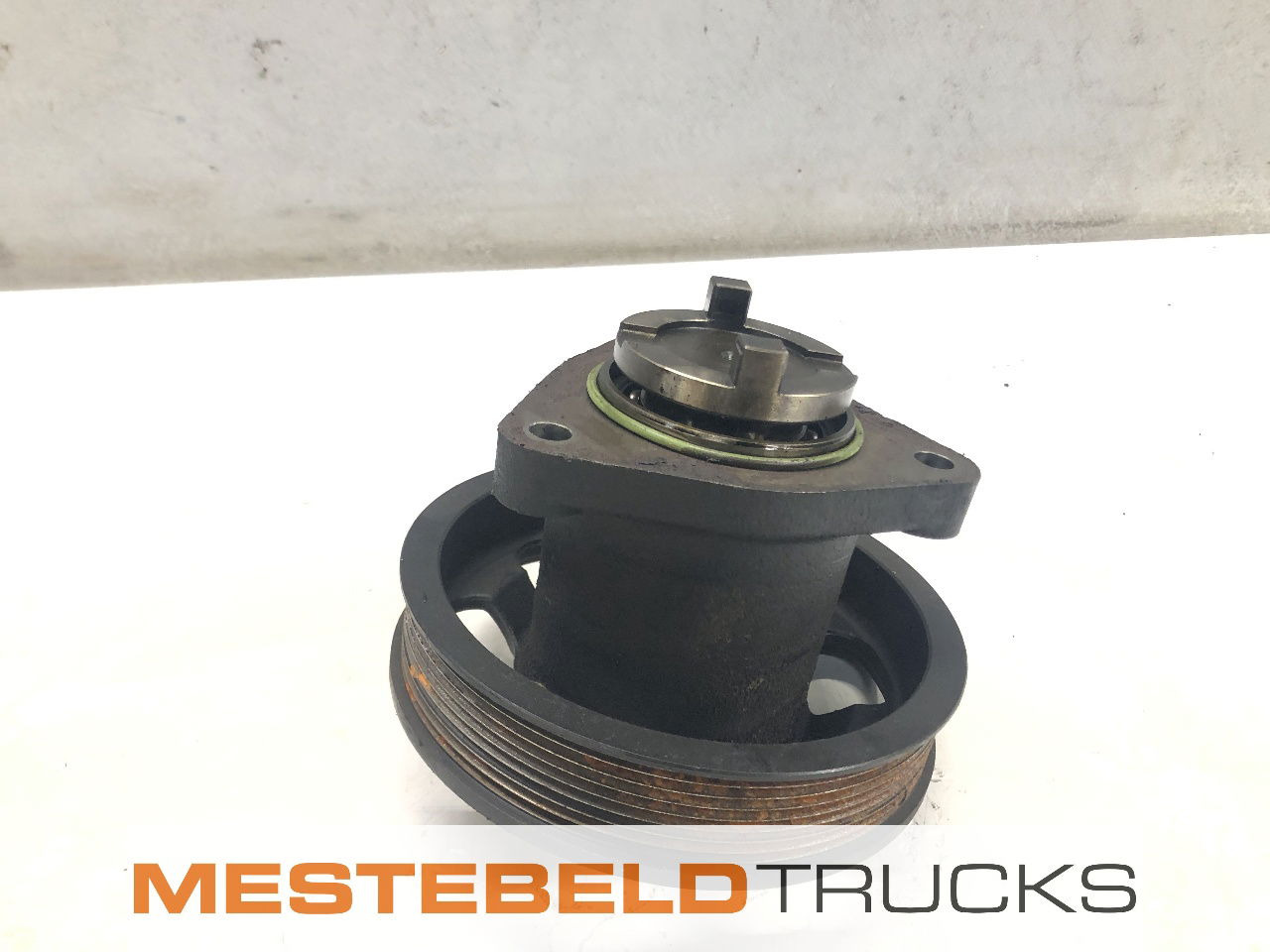 MAN Aandrijving koelvloeistofpomp TGL - Sistem pendingin untuk Truk: gambar 2 MAN Aandrijving koelvloeistofpomp TGL - Sistem pendingin untuk Truk: gambar 2