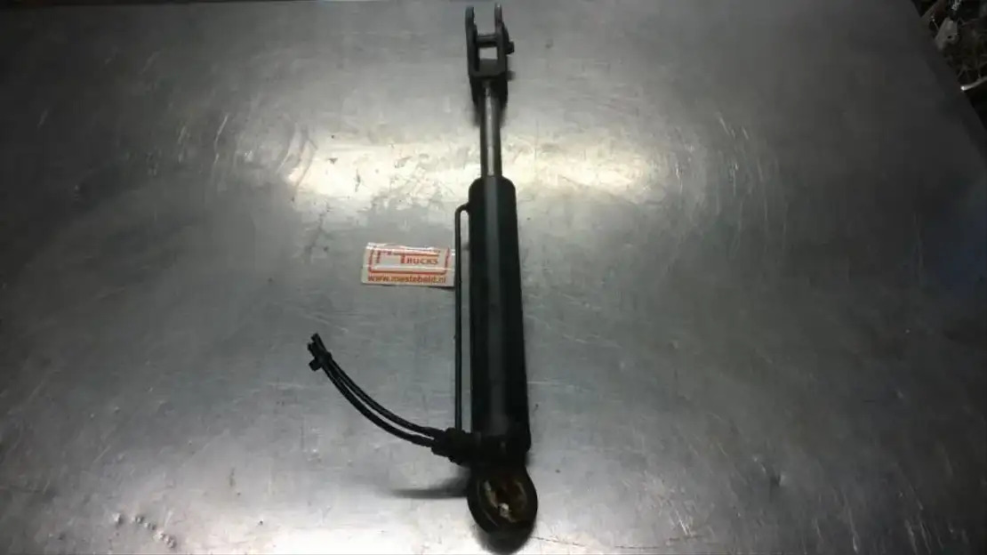 Mercedes-Benz Cabinekantelcilinder - Bingkai/ Sasis untuk Truk: gambar 1 Mercedes-Benz Cabinekantelcilinder - Bingkai/ Sasis untuk Truk: gambar 1