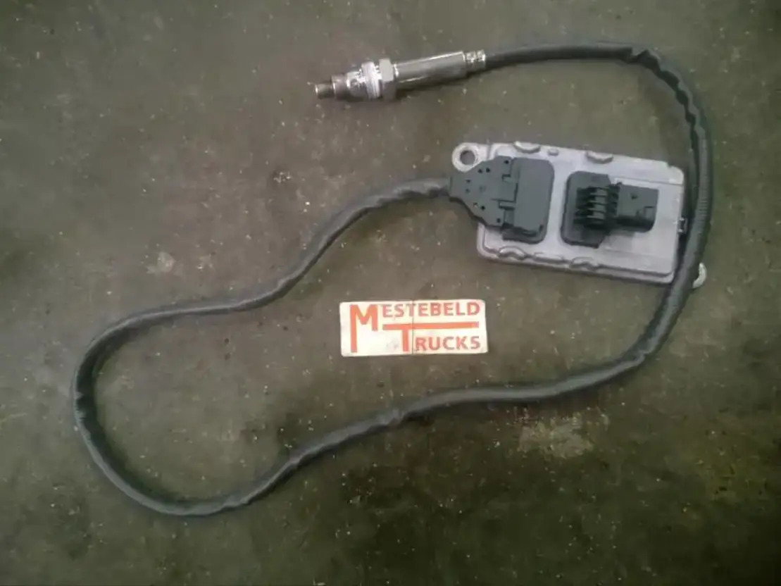 Mercedes-Benz NOX sensor - Sistem pembuangan untuk Truk: gambar 1 Mercedes-Benz NOX sensor - Sistem pembuangan untuk Truk: gambar 1