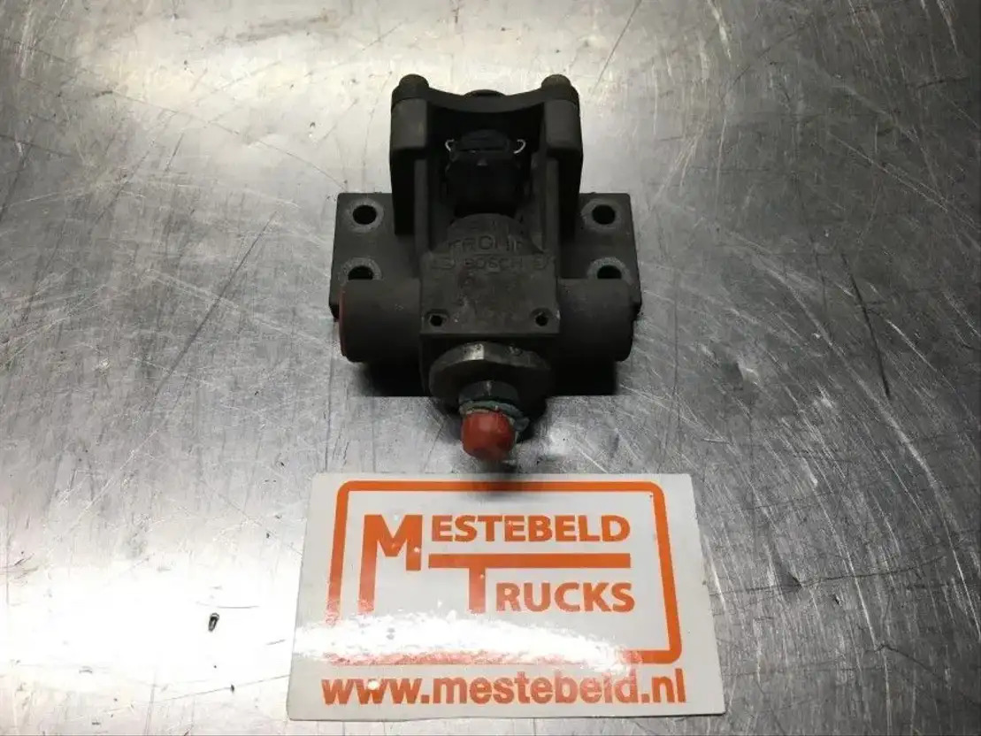 Scania Ad-blue ventilatieklep - Sistem pembuangan untuk Truk: gambar 1 Scania Ad-blue ventilatieklep - Sistem pembuangan untuk Truk: gambar 1