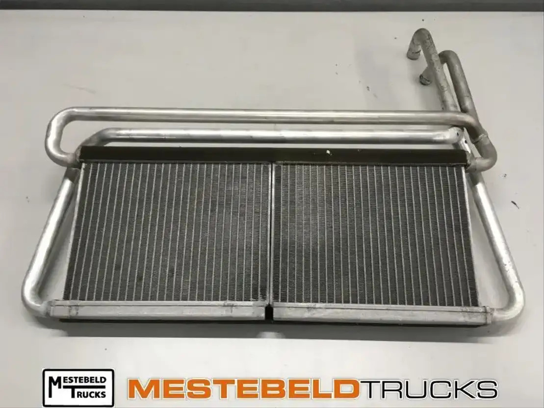 Scania Kachelradiateur R-serie - Sistem pendingin untuk Truk: gambar 1 Scania Kachelradiateur R-serie - Sistem pendingin untuk Truk: gambar 1