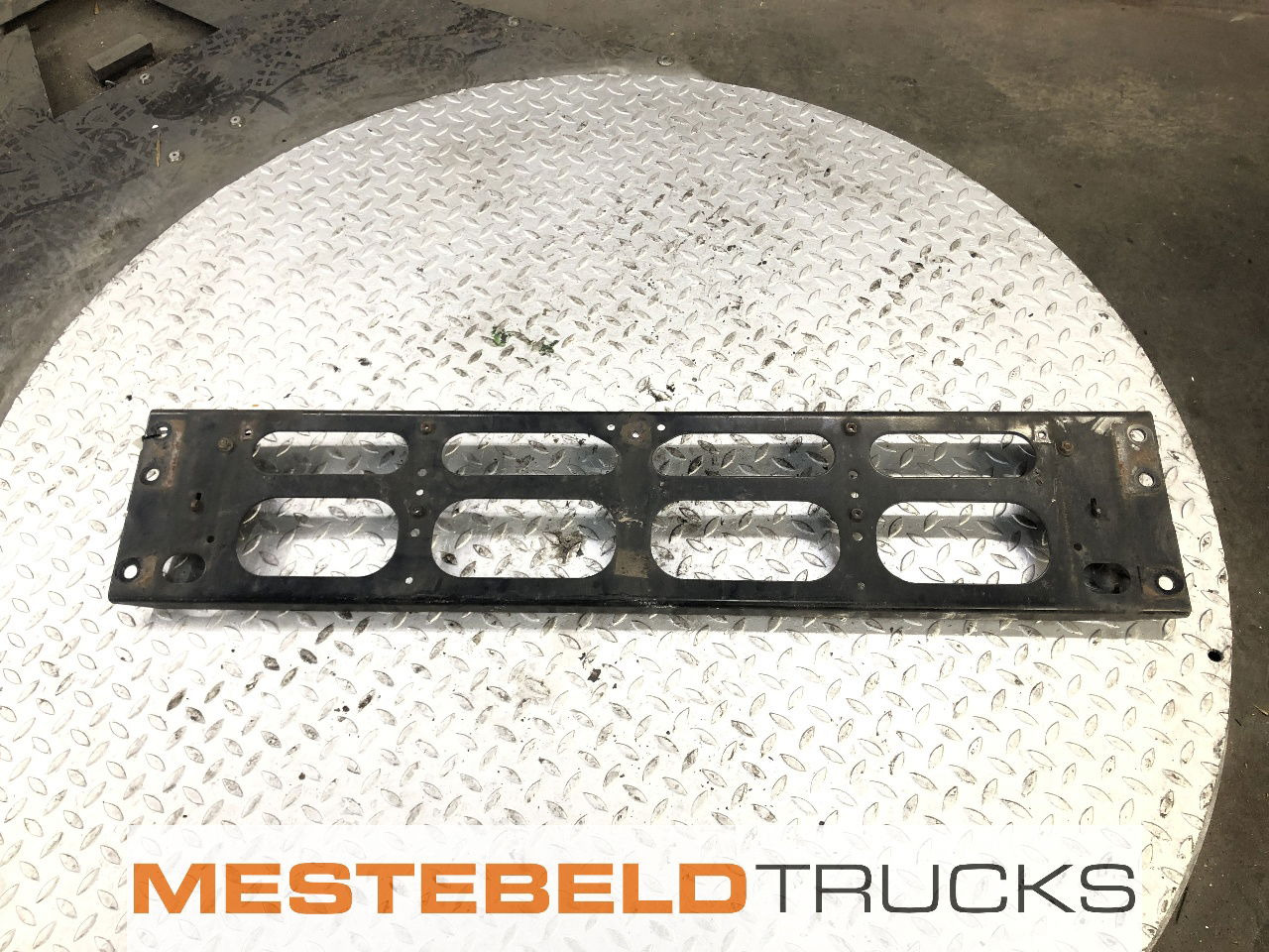 Volvo Frame ondergrille FH2 - Bingkai/ Sasis untuk Truk: gambar 1 Volvo Frame ondergrille FH2 - Bingkai/ Sasis untuk Truk: gambar 1
