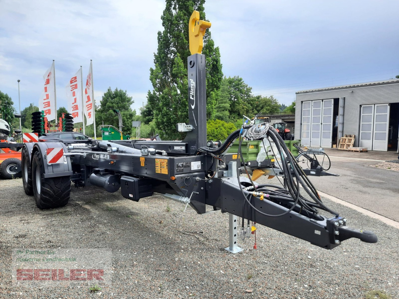 Fliegl HKL 22 Jumbo Abrollkipper - Trailer lewati: gambar 2 Fliegl HKL 22 Jumbo Abrollkipper - Trailer lewati: gambar 2