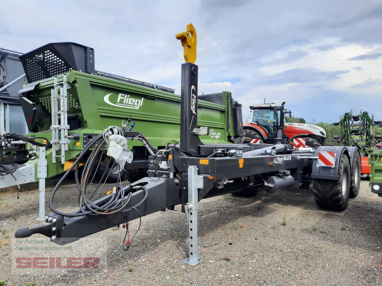 Fliegl HKL 22 Jumbo Abrollkipper - Trailer lewati: gambar 1 Fliegl HKL 22 Jumbo Abrollkipper - Trailer lewati: gambar 1