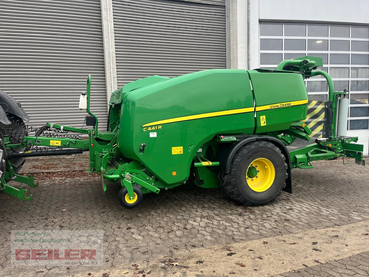 John Deere C441 R - Baler bulat: gambar 1 John Deere C441 R - Baler bulat: gambar 1