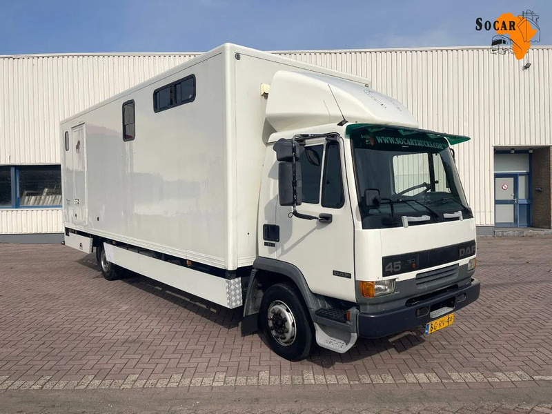 DAF LF 45.130 CLEAN HORSES NL-TRUCK - Truk pengangkut kuda: gambar 1 DAF LF 45.130 CLEAN HORSES NL-TRUCK - Truk pengangkut kuda: gambar 1