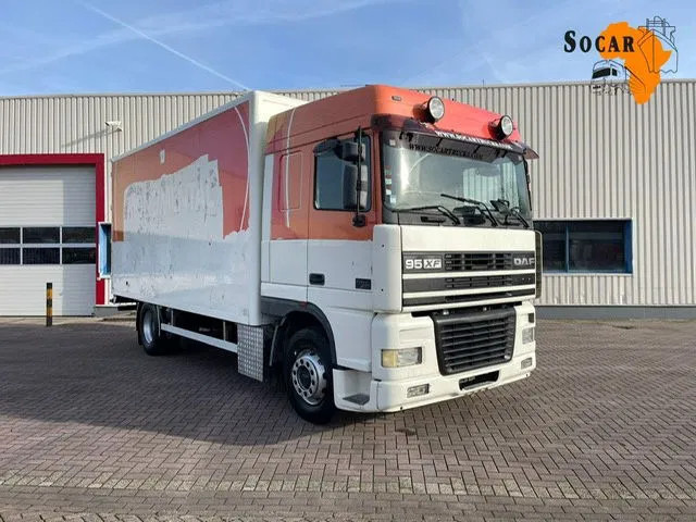 DAF XF 95.380 Euro 2 Manual-Gear - Truk box: gambar 1 DAF XF 95.380 Euro 2 Manual-Gear - Truk box: gambar 1