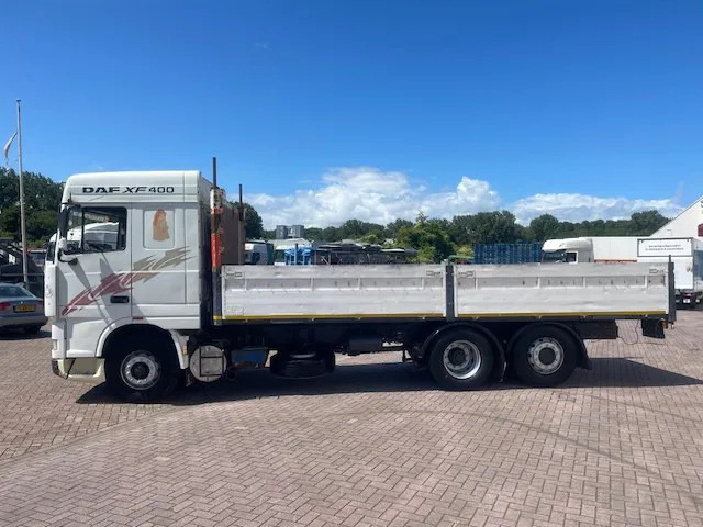 DAF XF 95 8 Tires (6x2) euro 2 - Truk flatbed: gambar 4 DAF XF 95 8 Tires (6x2) euro 2 - Truk flatbed: gambar 4