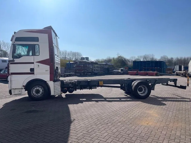 MAN TGA 18.460 Euro 3 Manual-gear Retarder - Truk sasis: gambar 4 MAN TGA 18.460 Euro 3 Manual-gear Retarder - Truk sasis: gambar 4