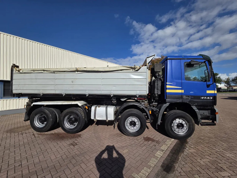 Mercedes-Benz Actros 4143 8X4 TIPPER (THREE PEDALS) - Truk jungkit: gambar 2 Mercedes-Benz Actros 4143 8X4 TIPPER (THREE PEDALS) - Truk jungkit: gambar 2