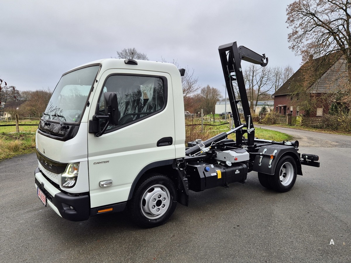 FUSO 3C15 Duonic Aut.City Abrollkipper AHK 3.5T - Hook lift: gambar 1 FUSO 3C15 Duonic Aut.City Abrollkipper AHK 3.5T - Hook lift: gambar 1