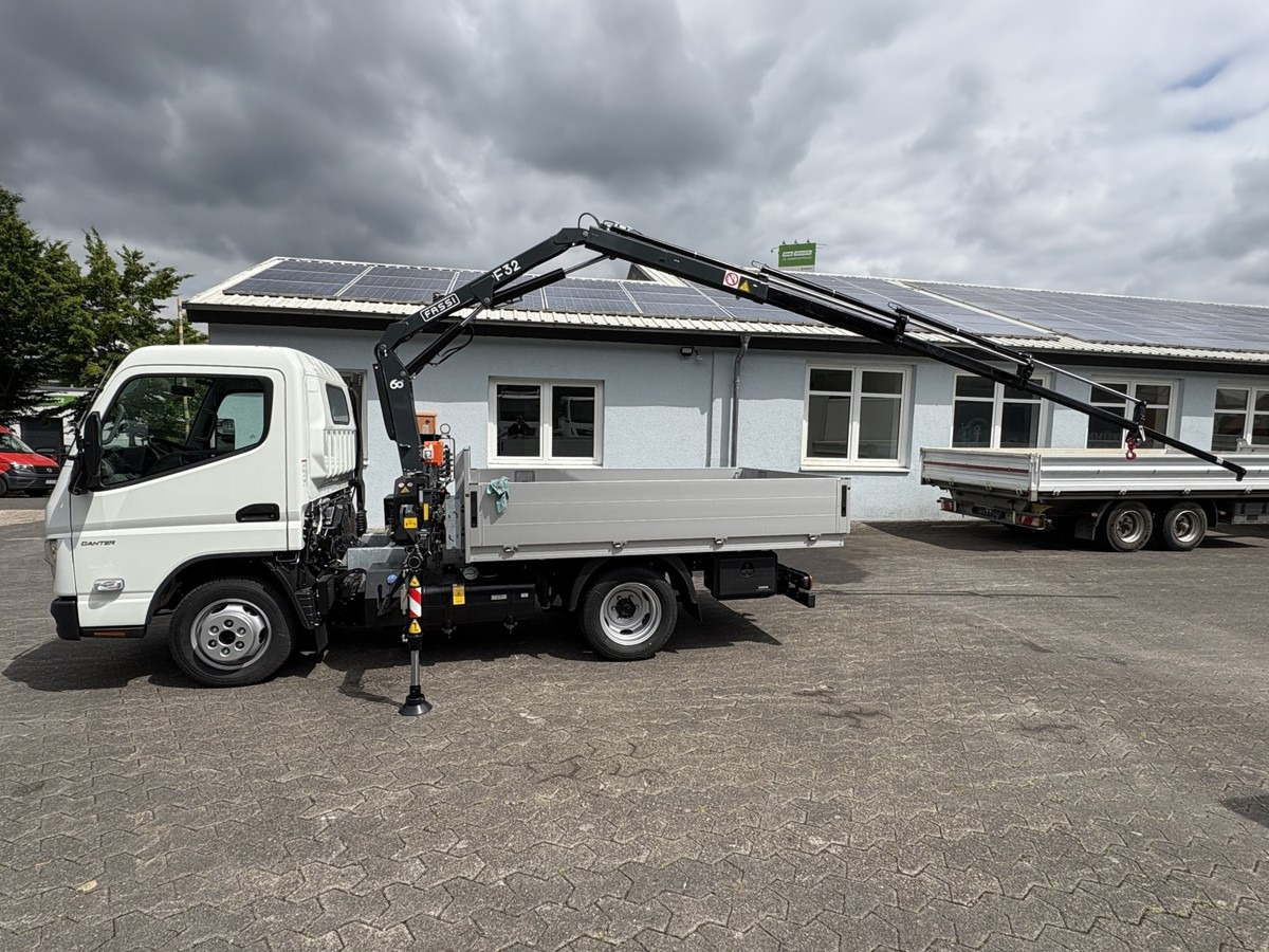FUSO 3S15 Alu Pritsche 2.80m Ladekran Funk! sofort ve - Truk derek, Truk flatbed: gambar 4 FUSO 3S15 Alu Pritsche 2.80m Ladekran Funk! sofort ve - Truk derek, Truk flatbed: gambar 4