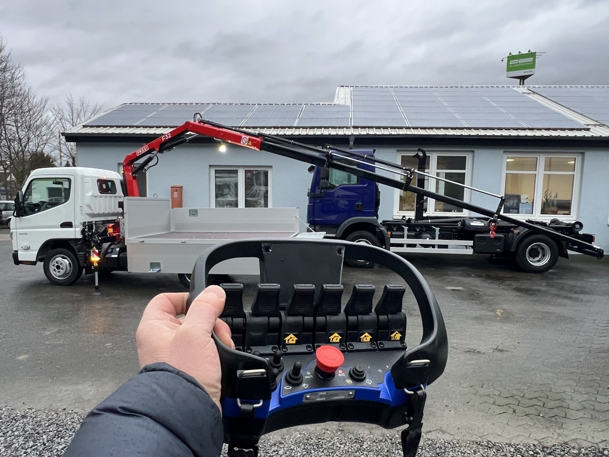 FUSO 3S15 Alu Pritsche 2.80m Ladekran Funk! sofort ve - Truk derek, Van flatbed: gambar 2 FUSO 3S15 Alu Pritsche 2.80m Ladekran Funk! sofort ve - Truk derek, Van flatbed: gambar 2