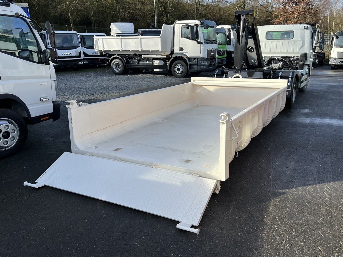 FUSO Canter FUSO 7C18 City Abrollkipper Miete - Hook lift: gambar 4 FUSO Canter FUSO 7C18 City Abrollkipper Miete - Hook lift: gambar 4