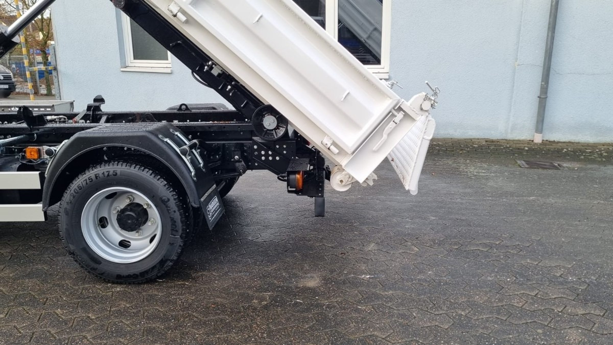 FUSO FUSO 9C18 40km/h City Abrollkipper WLF Swiss CH - Hook lift: gambar 4 FUSO FUSO 9C18 40km/h City Abrollkipper WLF Swiss CH - Hook lift: gambar 4