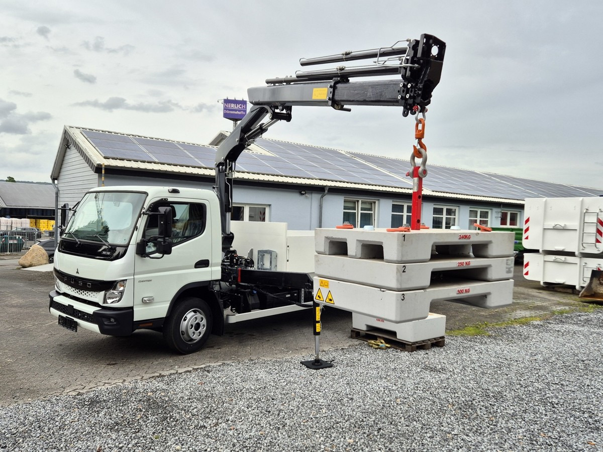 FUSO FUSO 9C18 Canter Alu Pritsche 5.5m Kran 3x hydr. - Van flatbed: gambar 1 FUSO FUSO 9C18 Canter Alu Pritsche 5.5m Kran 3x hydr. - Van flatbed: gambar 1