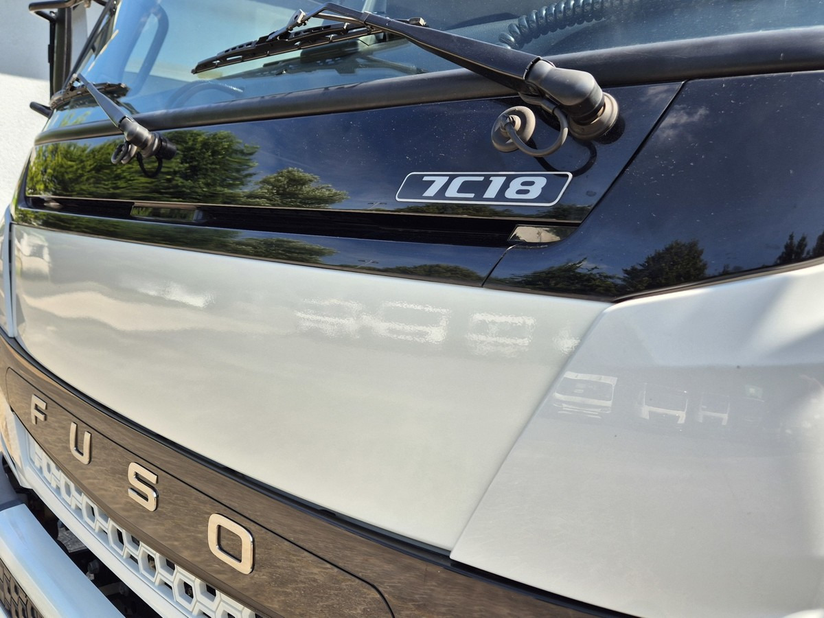 Hook lift FUSO Fuso Canter 7C18 City Abrollkipper AHK Hooklift: gambar 15 Hook lift FUSO Fuso Canter 7C18 City Abrollkipper AHK Hooklift: gambar 15