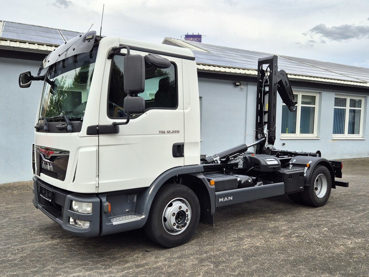 MAN TGL 12.220 BL City Abrollkipper AHK Euro 6 - Hook lift: gambar 3 MAN TGL 12.220 BL City Abrollkipper AHK Euro 6 - Hook lift: gambar 3