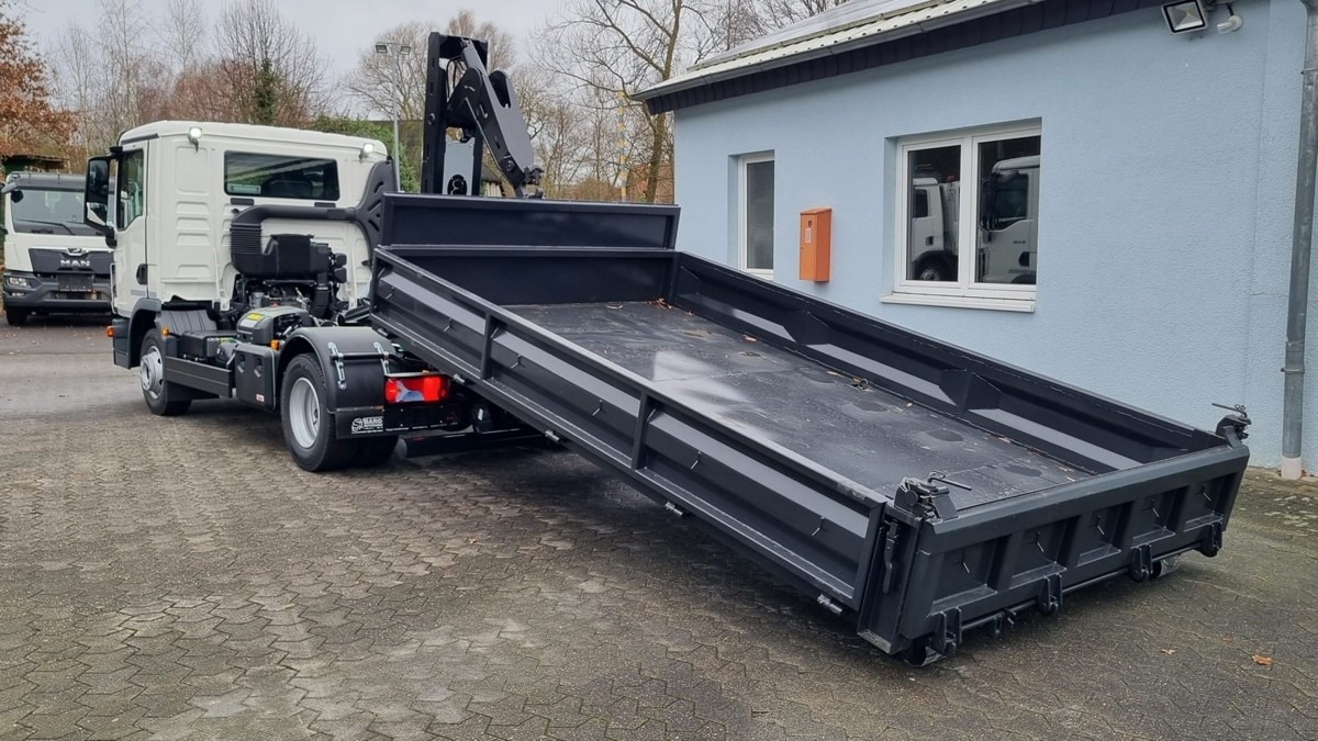 MAN TGL 12.220 BL NEU City Abrollkipper 8t TipMatic - Hook lift: gambar 4 MAN TGL 12.220 BL NEU City Abrollkipper 8t TipMatic - Hook lift: gambar 4