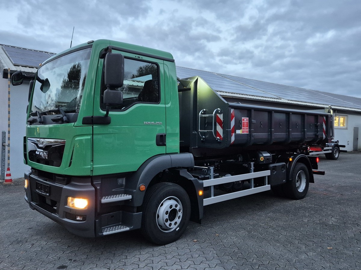 MAN TGM 15.250 Abrollkipper Multi Haken 900-1570mm - Hook lift: gambar 1 MAN TGM 15.250 Abrollkipper Multi Haken 900-1570mm - Hook lift: gambar 1