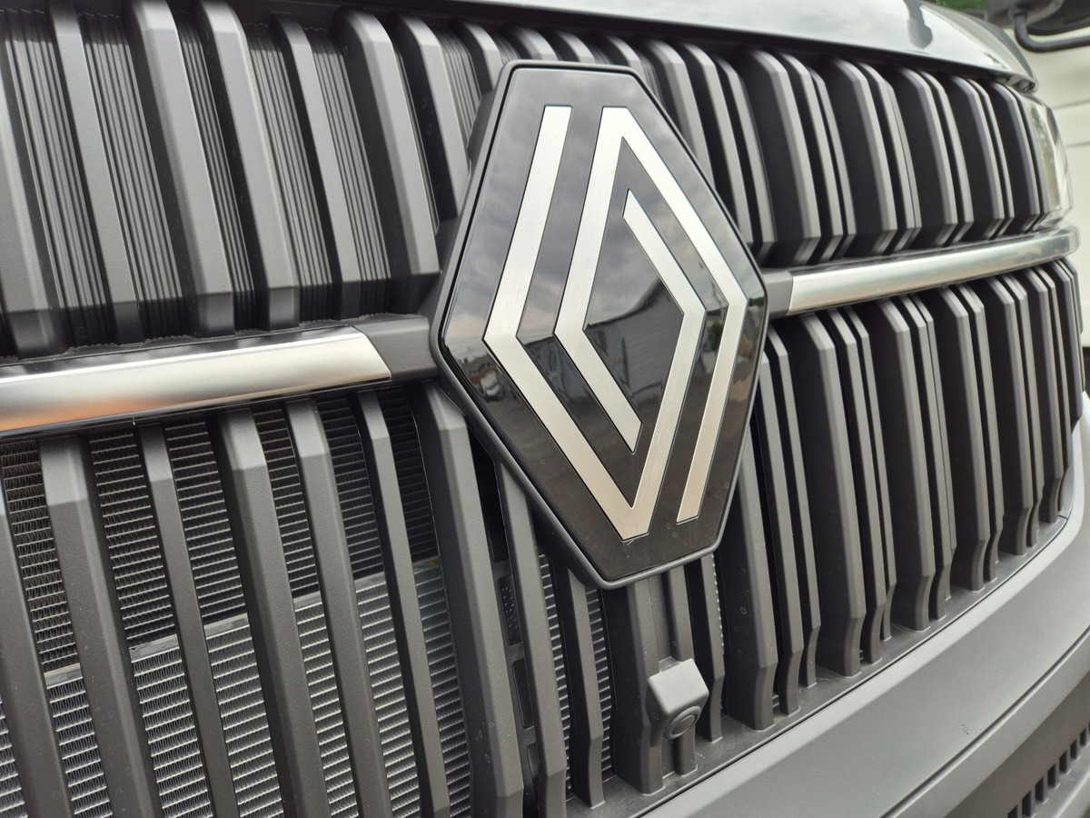 RENAULT Master L2H1 (neues Mod.) Alupritsche m. Kran - Van flatbed: gambar 2 RENAULT Master L2H1 (neues Mod.) Alupritsche m. Kran - Van flatbed: gambar 2