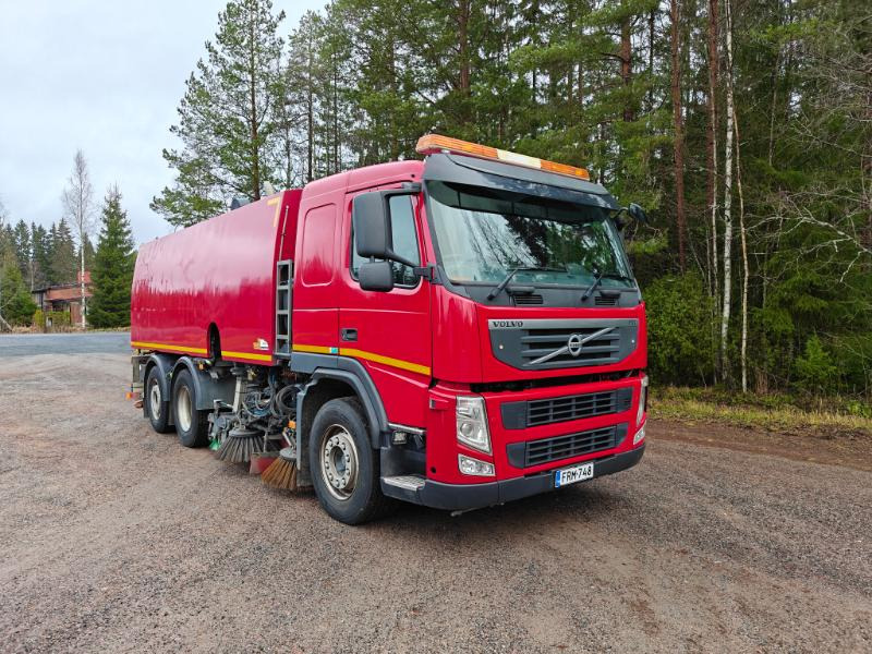 Beam S12000 Volvo FM410 - Penyapu jalan: gambar 1 Beam S12000 Volvo FM410 - Penyapu jalan: gambar 1