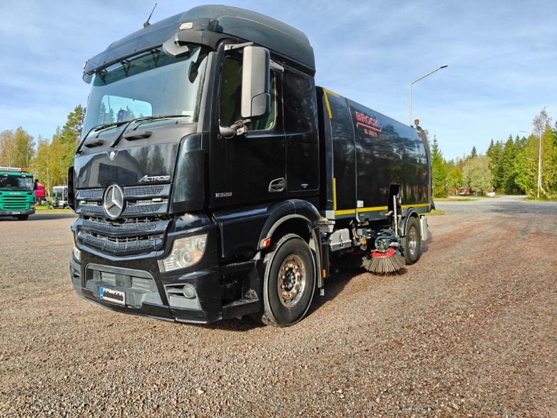 Brock SL280/2 MB Actros 1833 - Penyapu jalan: gambar 2 Brock SL280/2 MB Actros 1833 - Penyapu jalan: gambar 2