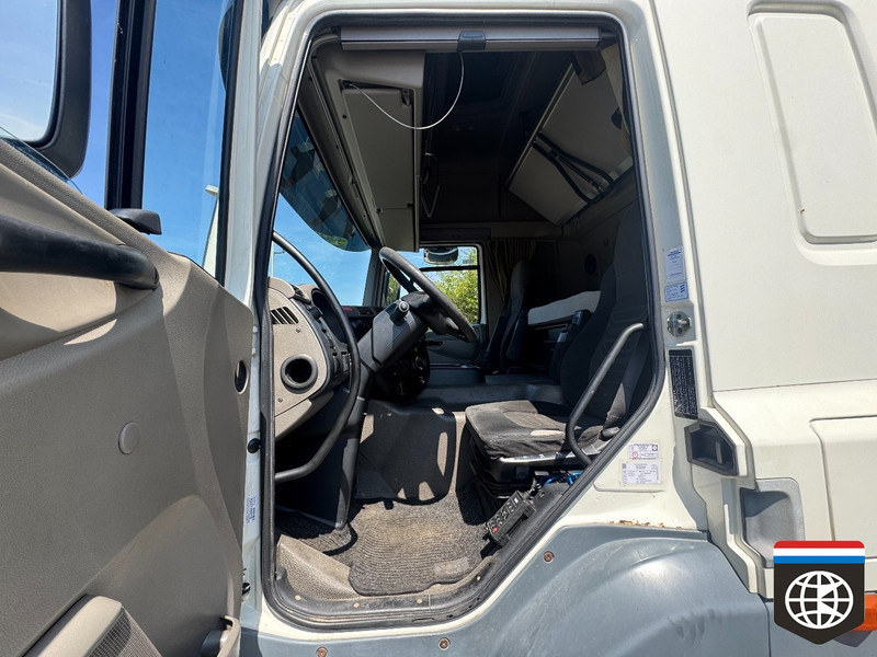 DAF CF 85 6X2/4 - DEEPFREEZER -30oC / CHEREAU / 3000 taillift - Truk berpendingin: gambar 5 DAF CF 85 6X2/4 - DEEPFREEZER -30oC / CHEREAU / 3000 taillift - Truk berpendingin: gambar 5