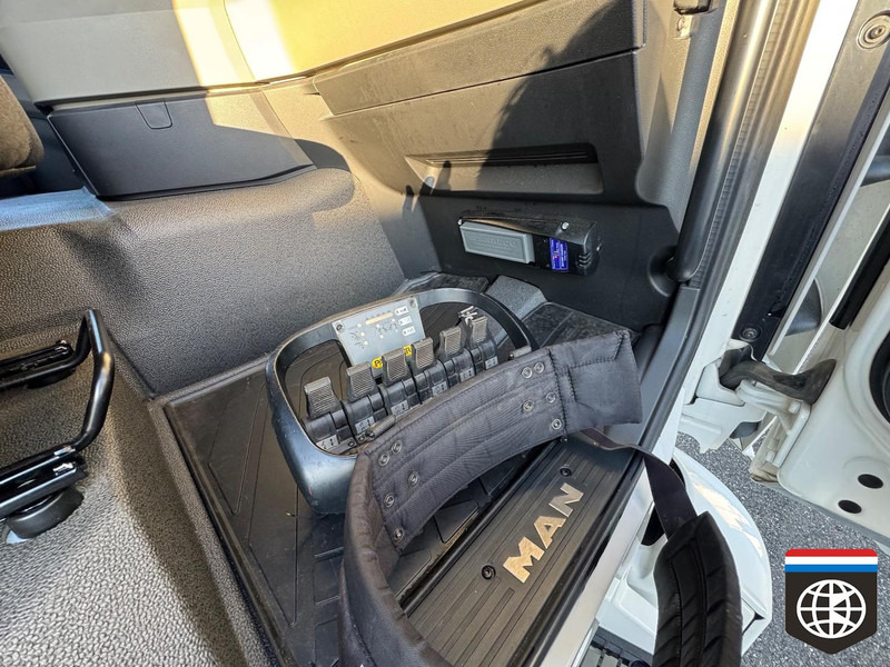 MAN TGX 26 470 PALLFINGER 19 - RETARDER - concoustaat - Truk derek: gambar 5 MAN TGX 26 470 PALLFINGER 19 - RETARDER - concoustaat - Truk derek: gambar 5