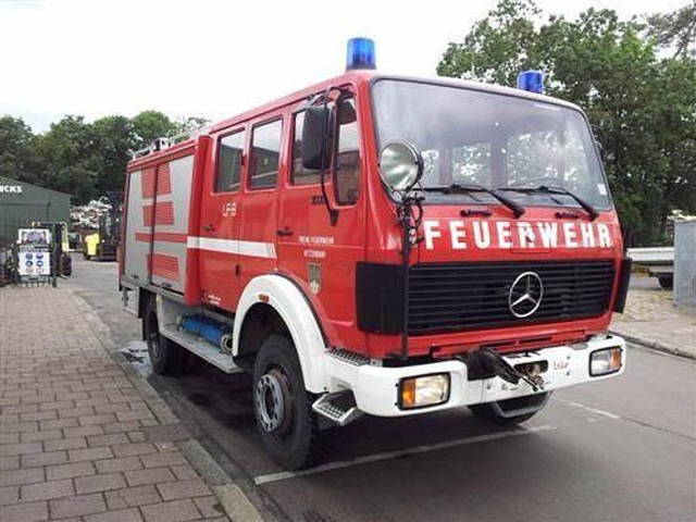 Mercedes-Benz 1019 AF 36 - Truk pemadam kebakaran: gambar 1 Mercedes-Benz 1019 AF 36 - Truk pemadam kebakaran: gambar 1