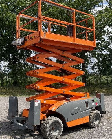 Haulotte Compact 12 DX, Geländegängig, Kubota, 12,15m - Platform udara yang dipasang di truk: gambar 2 Haulotte Compact 12 DX, Geländegängig, Kubota, 12,15m - Platform udara yang dipasang di truk: gambar 2