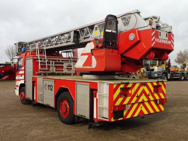 Mercedes-Benz 1528 ATEGO 4x2, Drehleiter DL23-12, Metz, 30m - Truk pemadam kebakaran: gambar 3 Mercedes-Benz 1528 ATEGO 4x2, Drehleiter DL23-12, Metz, 30m - Truk pemadam kebakaran: gambar 3