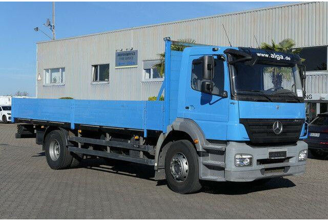 Mercedes-Benz 1824 L Axor 4x2, 3. Sitz, AHK, Gerüstbau, Klima - Truk flatbed: gambar 3 Mercedes-Benz 1824 L Axor 4x2, 3. Sitz, AHK, Gerüstbau, Klima - Truk flatbed: gambar 3