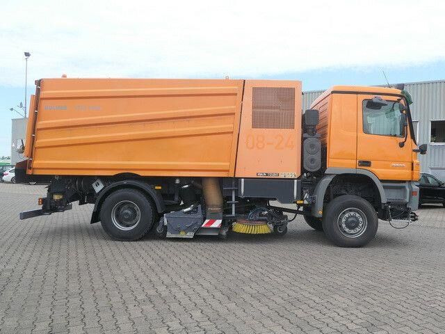 Mercedes-Benz 2032 A Actros 4x4, Bucher STKF 9500, Airport, AC - Penyapu jalan: gambar 2 Mercedes-Benz 2032 A Actros 4x4, Bucher STKF 9500, Airport, AC - Penyapu jalan: gambar 2
